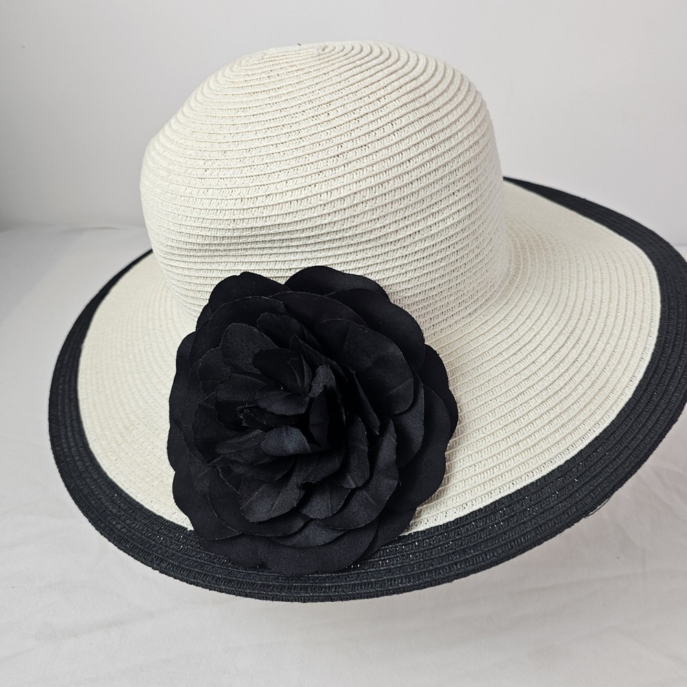 Croft&Barrow Womens Floppy White & Black Straw Derby Brim Sun Hat With Flower